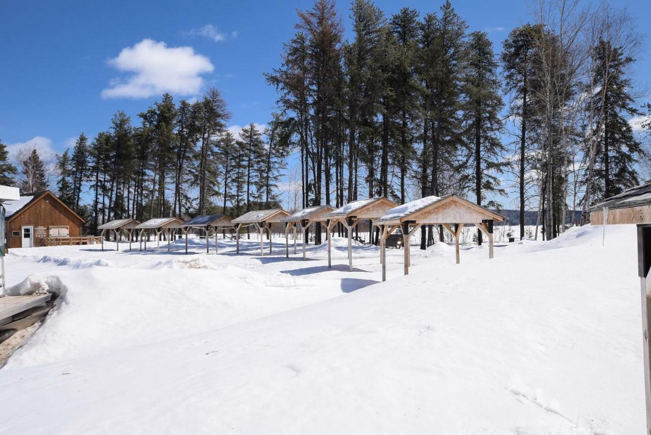 Les Condos Du Lac Taureau- Rooms & Condos แซ็งต์-มิเชล-เดส์-แซ็งส์ ภายนอก รูปภาพ