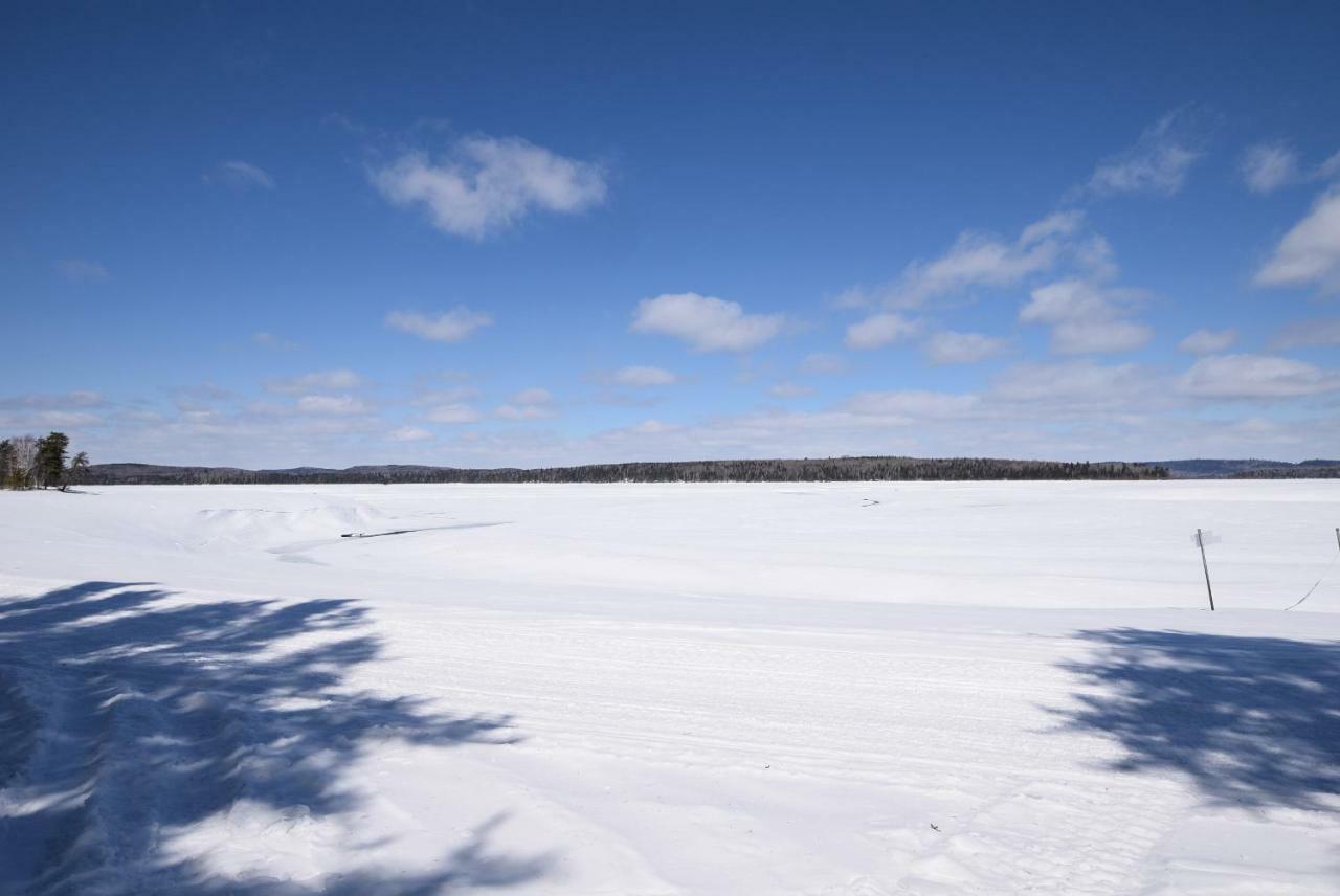 Les Condos Du Lac Taureau- Rooms & Condos แซ็งต์-มิเชล-เดส์-แซ็งส์ ภายนอก รูปภาพ