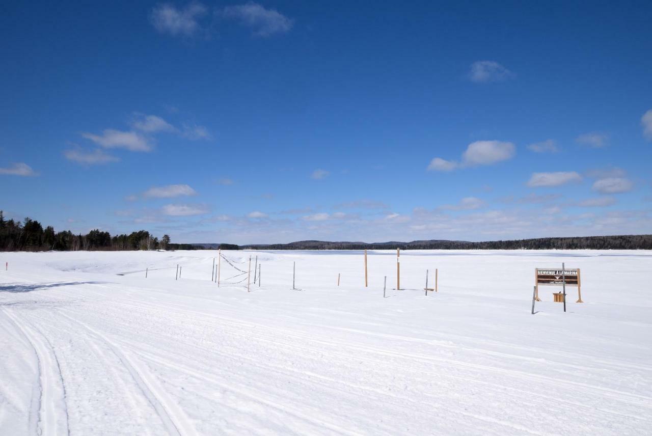 Les Condos Du Lac Taureau- Rooms & Condos แซ็งต์-มิเชล-เดส์-แซ็งส์ ภายนอก รูปภาพ